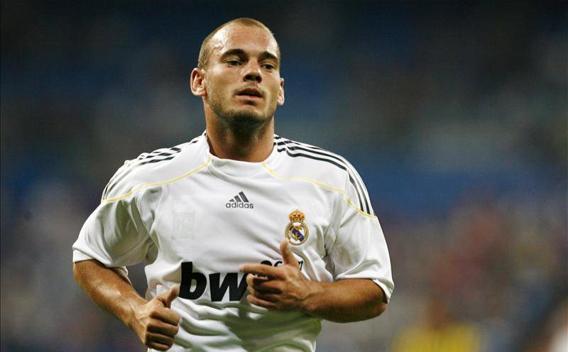 关于清晨足总杯传出新动向；阿贾克斯遗憾出局；管理层表态：压力陡增；球探报告显示潜力的信息