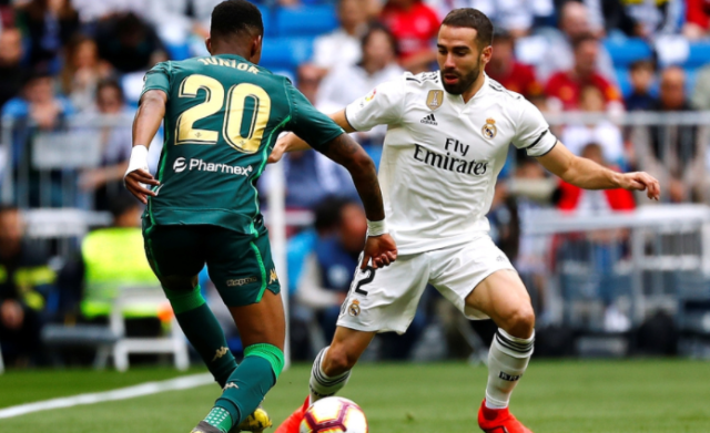 关于清晨足总杯传出新动向；阿贾克斯遗憾出局；管理层表态：压力陡增；球探报告显示潜力的信息